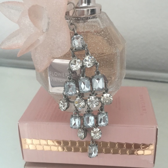 🔷 Beautiful Bling Earrings - Picture 3 of 4